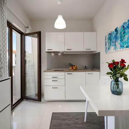 Appartement Schoenes Mala 4 Mit Pool