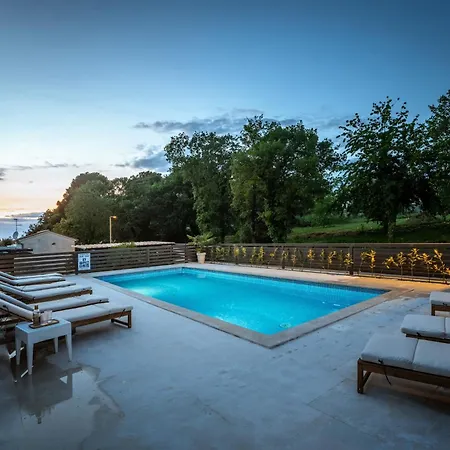 Schoenes Mala 4 Mit Pool Appartement *