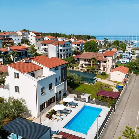 Schoenes Mala 4 Mit Pool Appartement