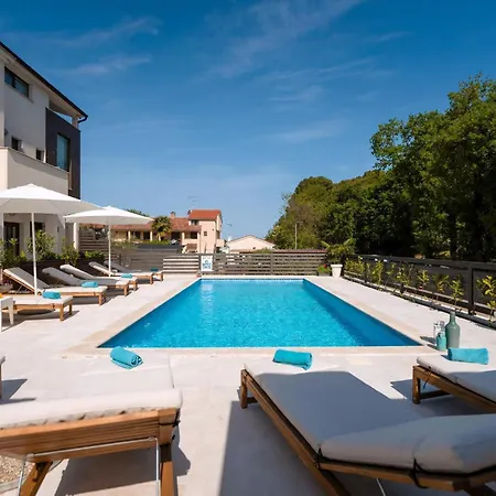 Appartement Schoenes Mala 4 Mit Pool