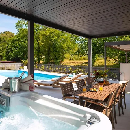 Schoenes Mala 4 Mit Pool Appartement *