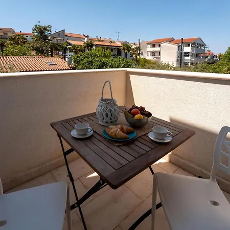 Schoenes Mala 4 Mit Pool Appartement Funtana