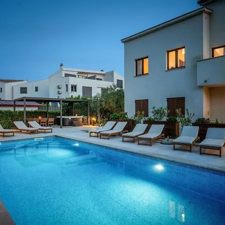 Apartment Schoenes Mala 4 Mit Pool *