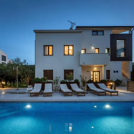 Apartment Schoenes Mala 4 Mit Pool