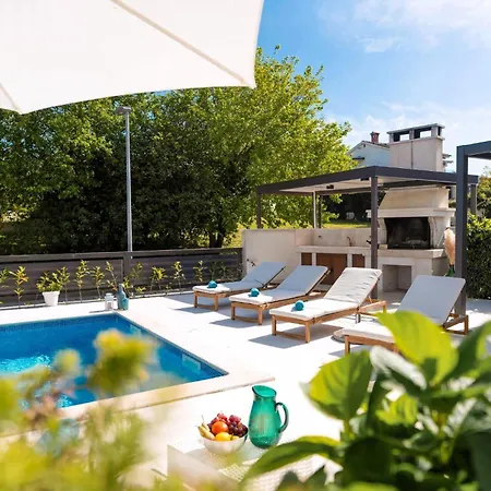 Schoenes Mala 4 Mit Pool